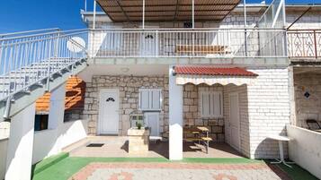 House, Smoking | Exterior