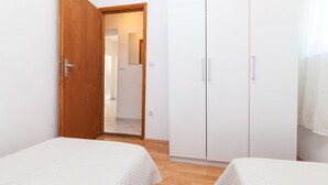 House, Smoking | 4 bedrooms - Holiday Houses, Villas Villa Vinko - With Four Rooms (Marina)