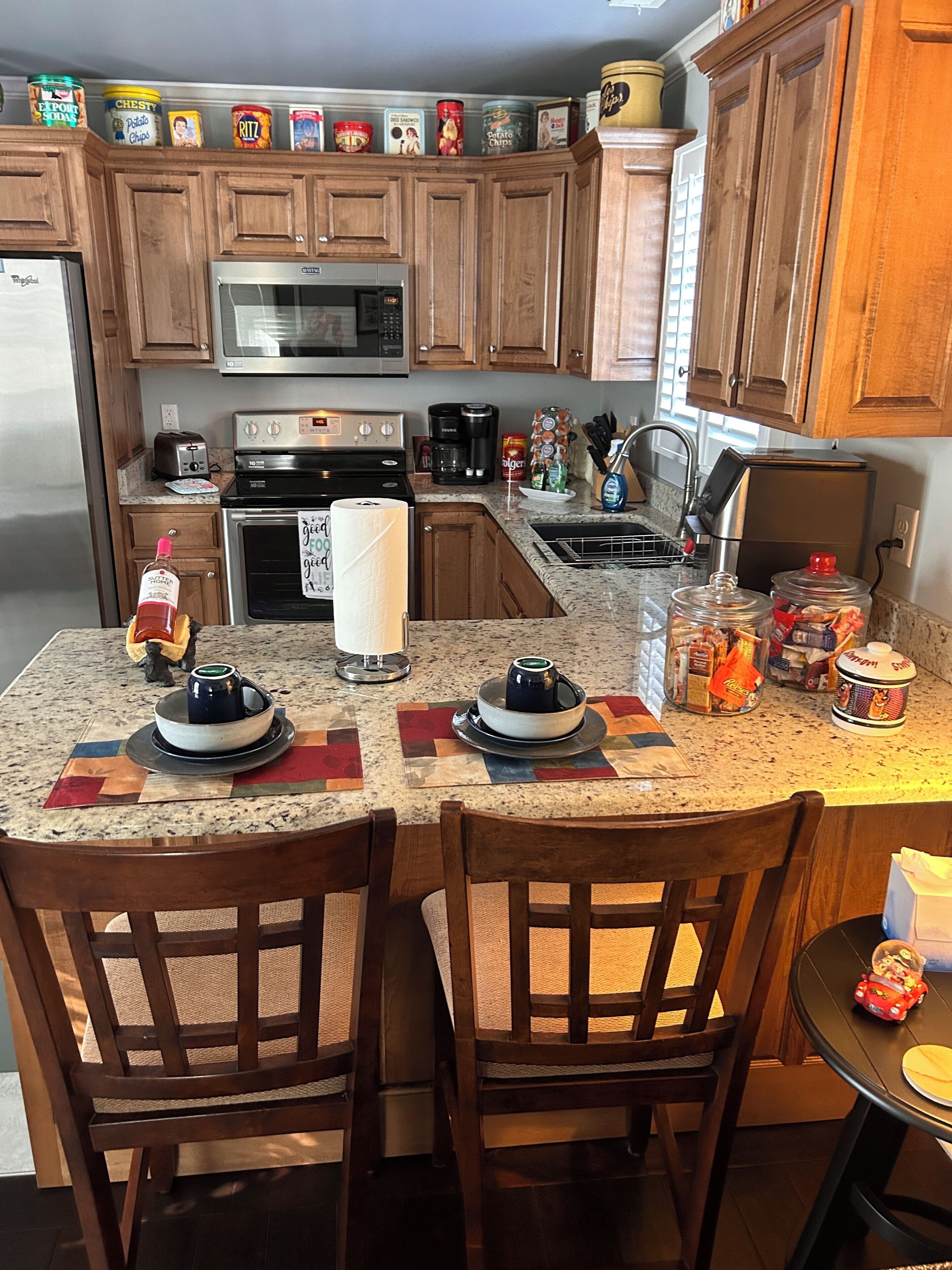 Frigorífic, microones, forn i placa de cuina 