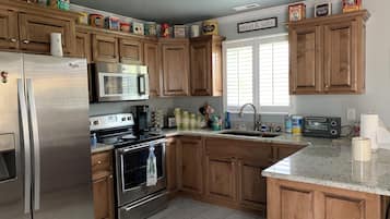 KylskÄp, mikrovÄgsugn, ugn och spishÀll