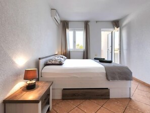 5 Schlafzimmer, Bügeleisen/Bügelbrett, WLAN