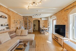 Villa | Vardagsrum | Eldstad