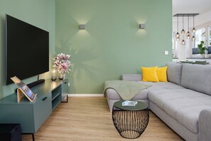 TV, DVD player, stereo - FENJOY vacation apartment No°1 with balcony | central | BBQ (Bernau am Chiemsee)