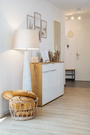 Interior - FENJOY vacation apartment No°1 with balcony | central | BBQ (Bernau am Chiemsee)