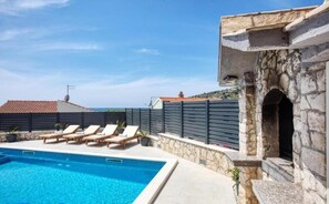 House | 4 bedrooms - Mirka - With Heated Pool - H 8 2 (Rogoznica)