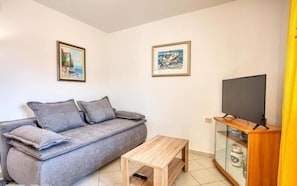 House | 4 bedrooms - Mirka - With Heated Pool - H 8 2 (Rogoznica)