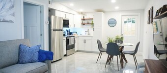 Cozy 1 bedroom suite-apartment.