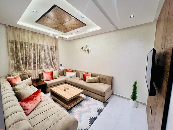 Living area - Fastueux Appartement à Louer en Plein Centre-ville de Kénitra (Kénitra)