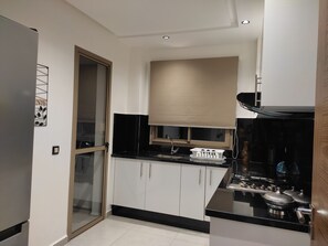 Private kitchen - Fastueux Appartement à Louer en Plein Centre-ville de Kénitra (Kénitra)