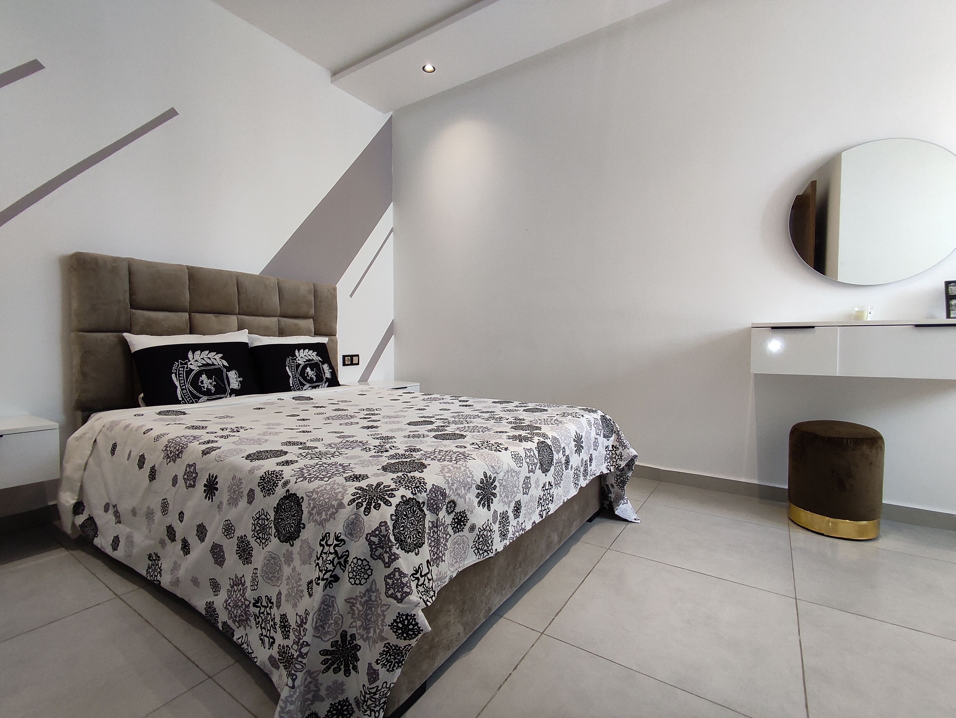 2 chambres, fer et planche à repasser, Wi-Fi, draps fournis