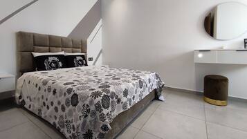 2 chambres, fer et planche à repasser, Wi-Fi, draps fournis