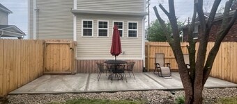 Entire Two story 4 bed/2 full bath. Historical home only steps to Centre college