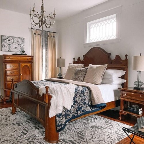 Entire Two story 4 bed/2 full bath. Historical home only steps to Centre college