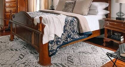 Entire Two story 4 bed/2 full bath. Historical home only steps to Centre college