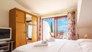 Unclassified image, 5 of 37, button - Holiday Houses, Villas Sea Front - With Pool (Okrug)