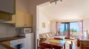5 bedrooms - Holiday Houses, Villas Sea Front - With Pool (Okrug)