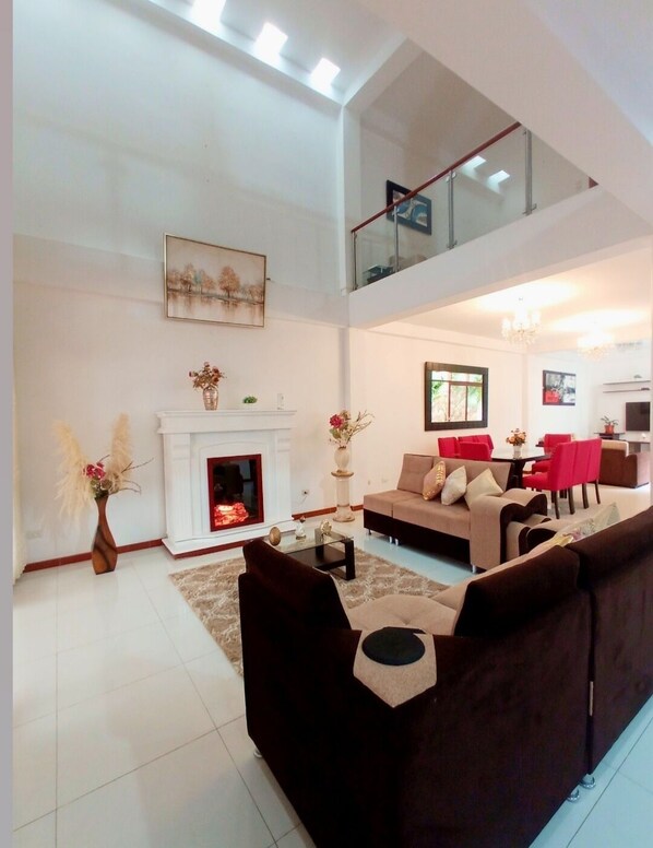 Flat-screen TV, heated floors, printers - DELUXE HOTEL TALARA 5 minutes from the airport and Plaza de Armas (Pariñas)