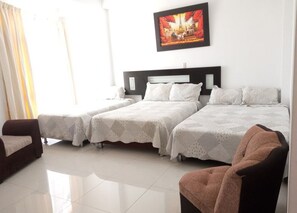 Comfort Triple Room | Premium bedding, individually decorated, individually furnished, desk