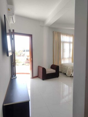 Comfort Triple Room | Premium bedding, individually decorated, individually furnished, desk - DELUXE HOTEL TALARA 5 minutes from the airport and Plaza de Armas (Pariñas)