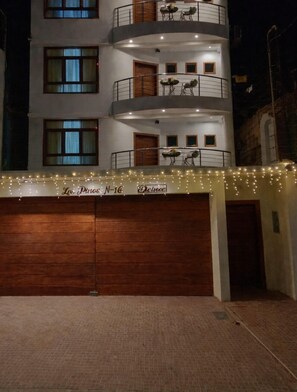 Exclusive Double Room | Premium bedding, individually decorated, individually furnished, desk