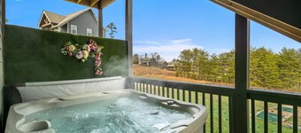 Dollywood Luxury Smoky Mtn Pool Cabin, Amazing view, Hot tub,Arcade, Pets ok