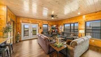 TV connectée, cheminée, jeux vidéo, baby-foot