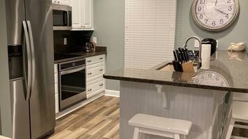 Coffee/tea maker, fridge, microwave, oven