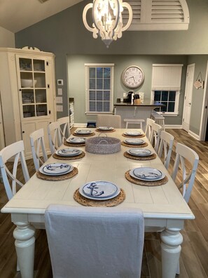 Dining - BEAUTIFULLY DECORATED ~ CLOSE TO THE BEACH ~ 5 BEDROOM/4 BATH  (Corolla)