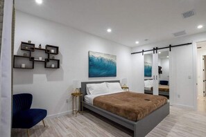 4 bedrooms, iron/ironing board, travel crib, WiFi - Villa Caicos | Outdoor Kitchen | Fire Pit | Pool (Hollywood)