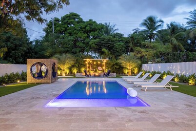 Delightful Villa w/ Outdoor Kitchen+Fire Pit+Pool