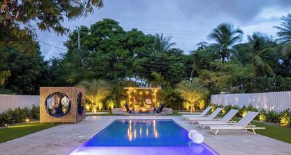 Villa Caicos | Outdoor Kitchen | Fire Pit | Pool