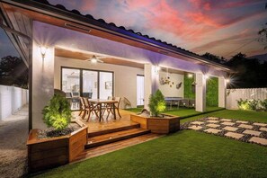 Outdoor dining - Villa Caicos | Outdoor Kitchen | Fire Pit | Pool (Hollywood)