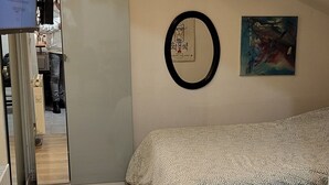 Unclassified image, 5 of 11, button - Cozy studio Clichy Levallois (Clichy)