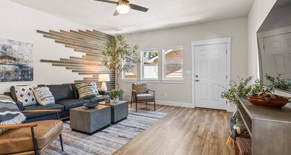 Brand New Dog-Friendly Getaway! Perfectly Positioned for Boise Adventures! Walk to Grocery & More!
