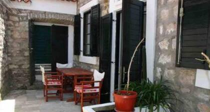 Ein seltenes Juwel im Herzen der Altstadt von Herceg Novi