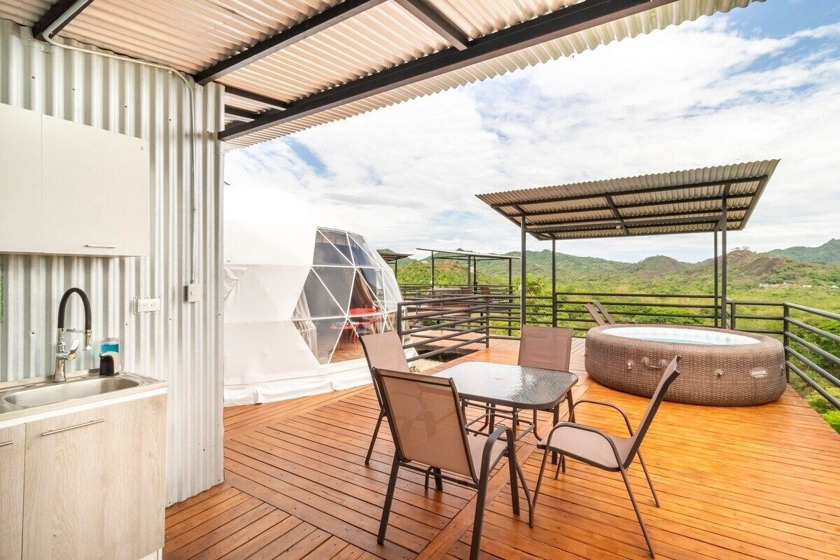 Bungalow | Outdoor dining