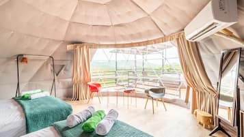 Bungalow | Pillowtop beds, in-room safe, individually decorated