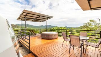 Bungalow | Outdoor dining