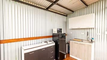 Bungalow | Eigene Küche | Mikrowelle, Toaster, Mixer, Reinigungsartikel