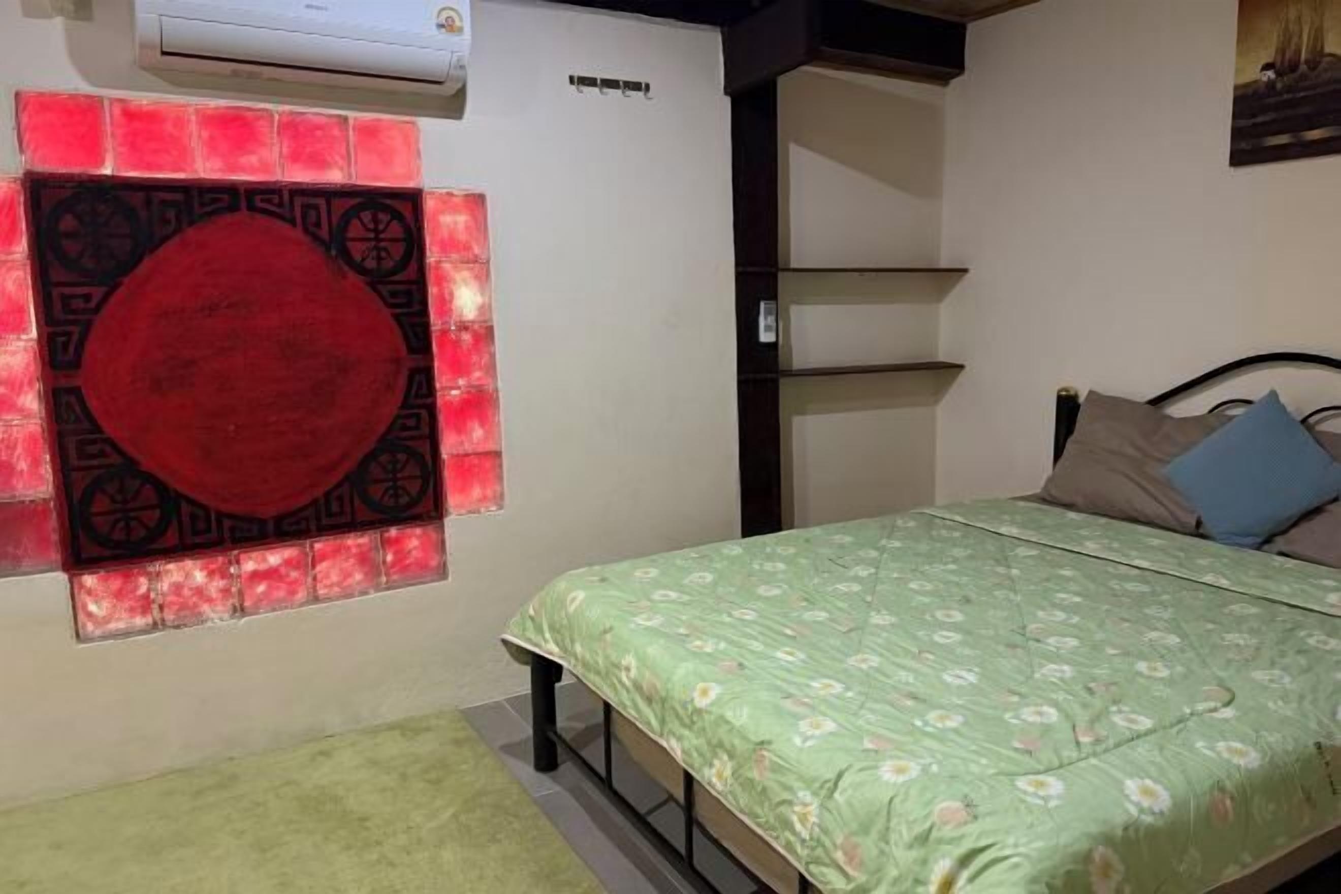 Hypo-allergenic bedding, free WiFi, bed sheets