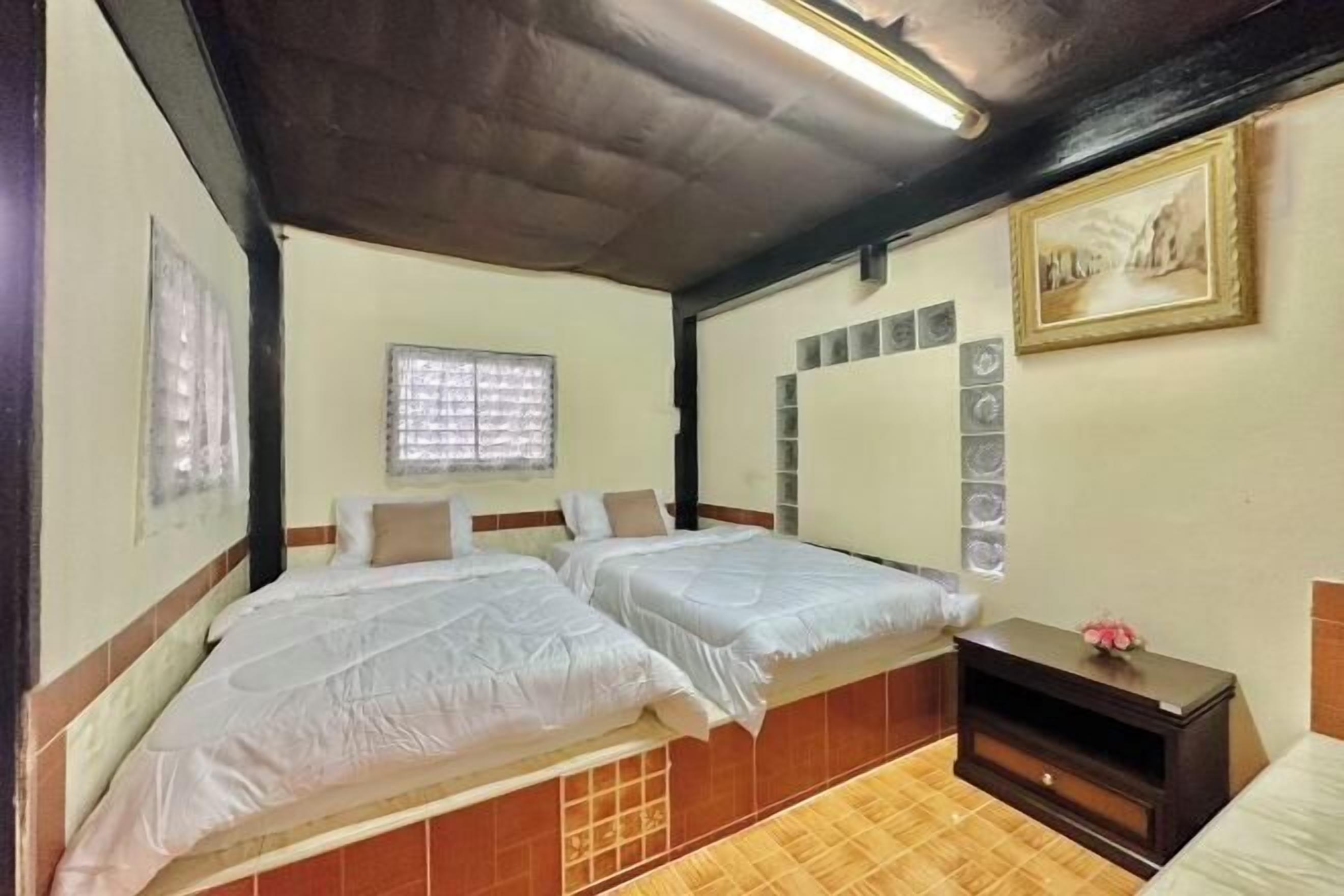 Hypo-allergenic bedding, free WiFi, bed sheets