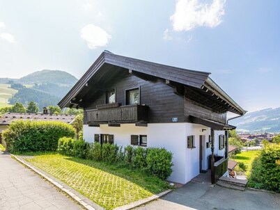 Cosy holiday apartment, only 450m to the ski lift