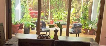 Cozy Glass Villa home. Five minutes walk to the happening Varkala cliff