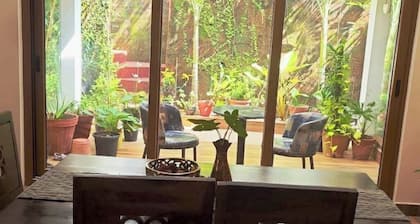 Cozy Glass Villa home. Five minutes walk to the happening Varkala cliff
