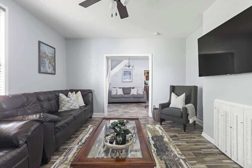 Modern 3BR | Amazing Location | Highly Walkable