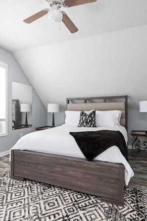 3 bedrooms, desk, iron/ironing board, WiFi
