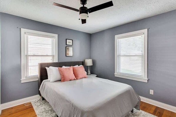4 chambres, bureau, Wi-Fi, draps fournis