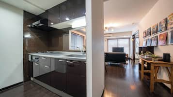 Design Apartment | Private kitchen | Fridge, microwave, stovetop, toaster