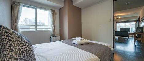 Design Apartment | 2 bedrooms, desk, iron/ironing board, free WiFi