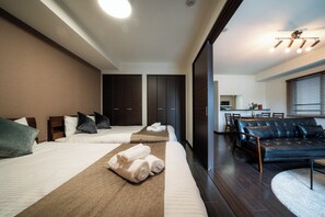 Departamento de diseñador | 2 habitaciones, escritorio, tabla de planchar con plancha y wifi gratis 